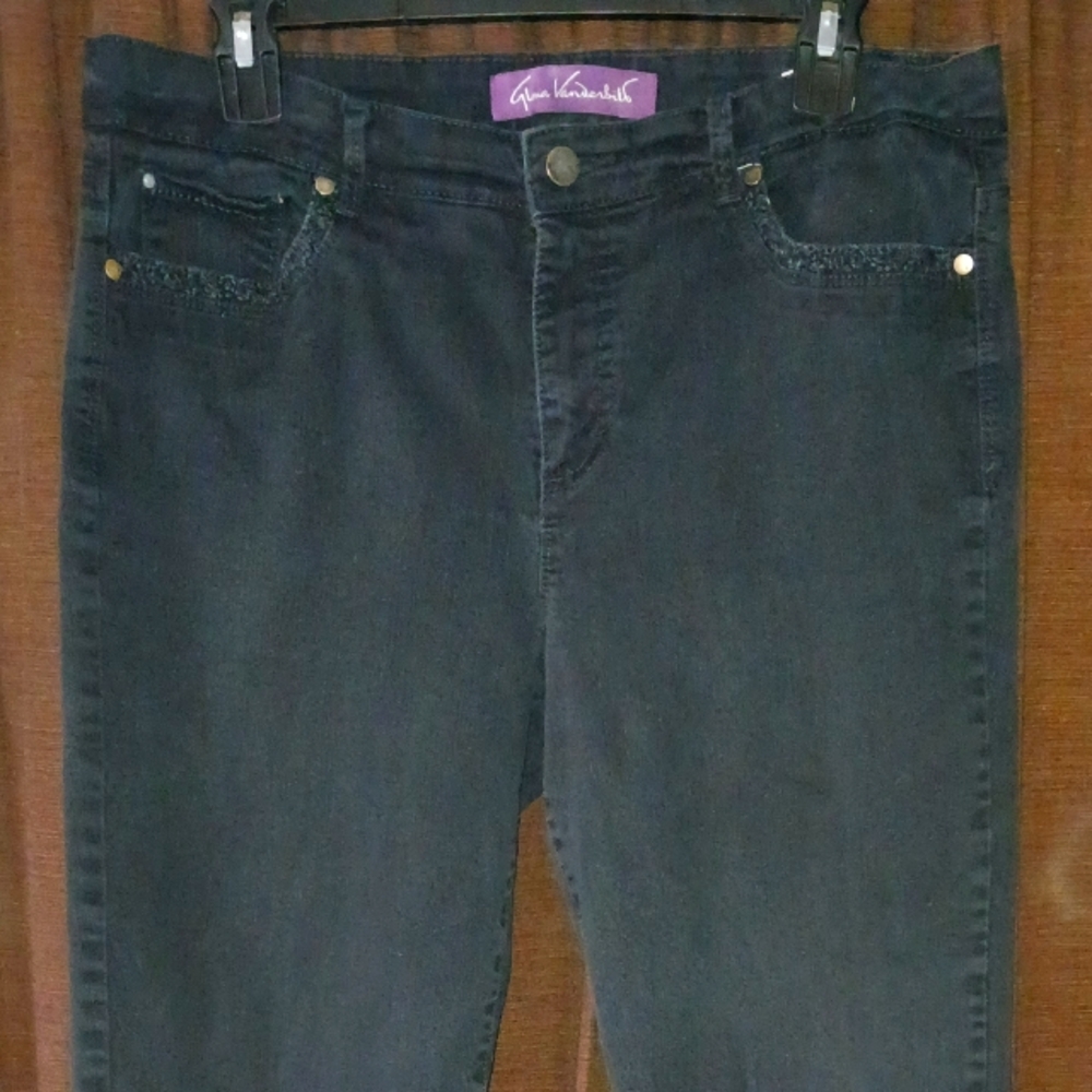 Gloria Vanderbilt capris